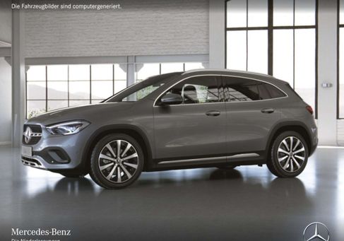 Mercedes-Benz GLA 200, 2021