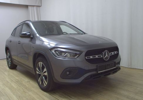 Mercedes-Benz GLA 200, 2022