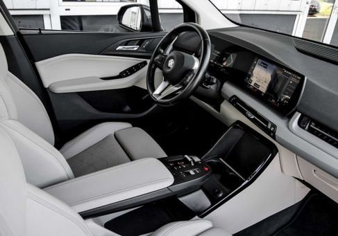 BMW 216, 2023