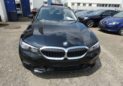 BMW 318, 2022