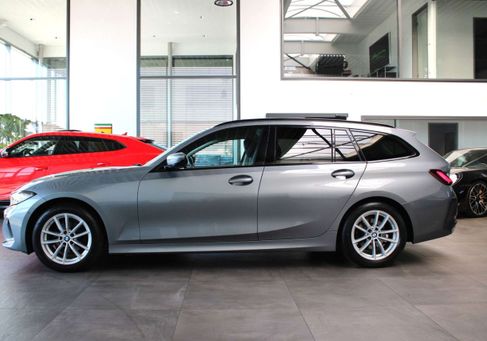 BMW 318, 2023