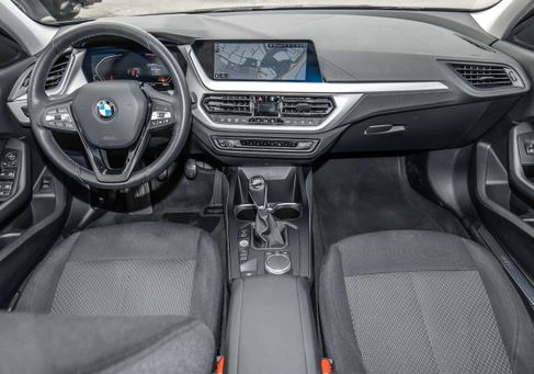 BMW 118, 2022