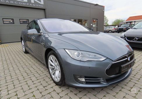 Tesla Model S, 2013