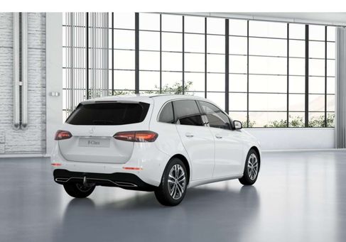 Mercedes-Benz B 180, 2025