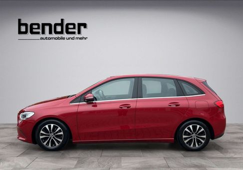 Mercedes-Benz B 180, 2022