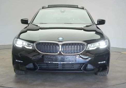 BMW 330, 2022