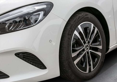 Mercedes-Benz B 220, 2025