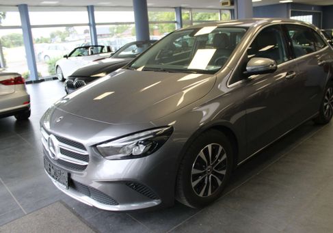 Mercedes-Benz B 180, 2022