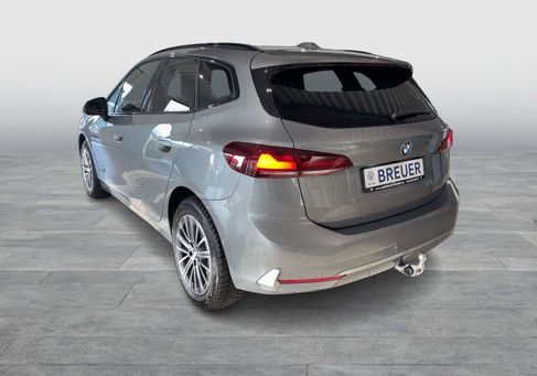 BMW 216, 2025 3