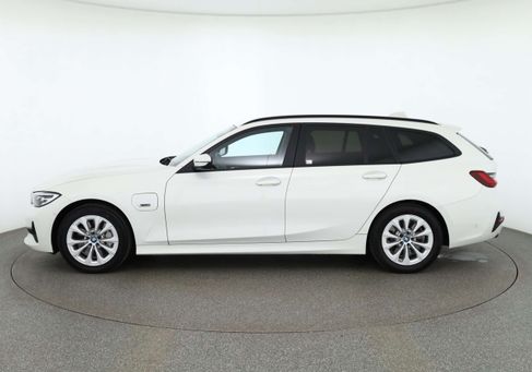 BMW 330, 2022