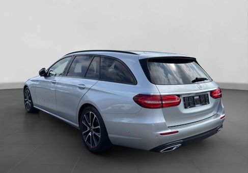 Mercedes-Benz E 220, 2019 3
