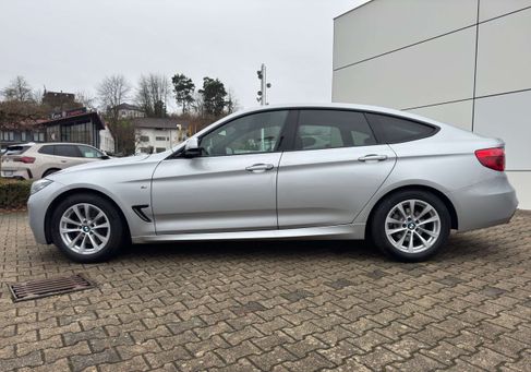 BMW 330, 2017