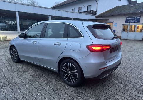 Mercedes-Benz B 180, 2024