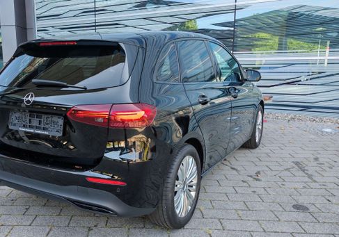 Mercedes-Benz B 220, 2024