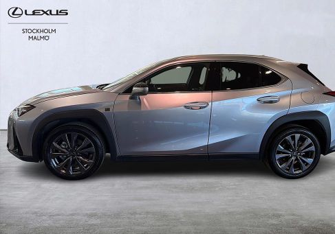 Lexus UX, 2025