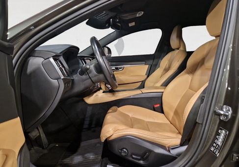 Volvo V90 Cross Country, 2020