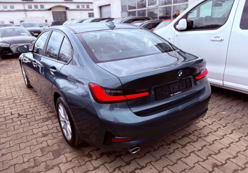 BMW 330, 2021