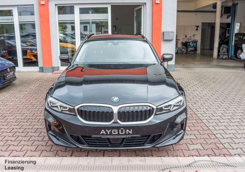 BMW 330, 2022