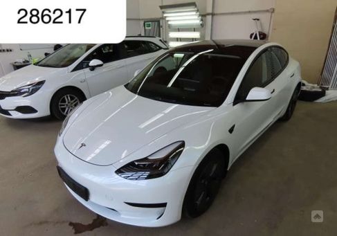 Tesla Model 3, 2021