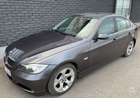 BMW 330, 2005