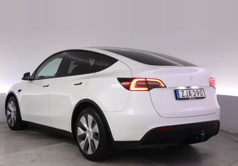 Tesla Model Y, 2023 3