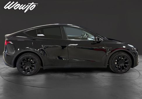 Tesla Model Y, 2021 3