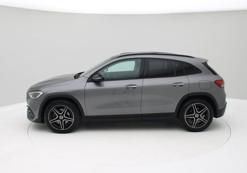 Mercedes-Benz GLA 200, 2021
