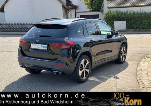 Mercedes-Benz GLA 200, 2022