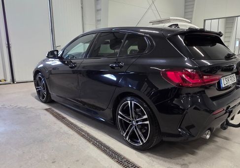 BMW 118, 2021