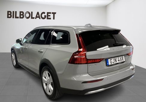 Volvo V60 Cross Country, 2024