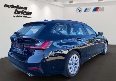 BMW 330, 2022