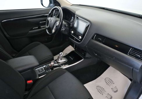Mitsubishi Outlander, 2020