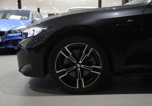 BMW 330, 2026 3