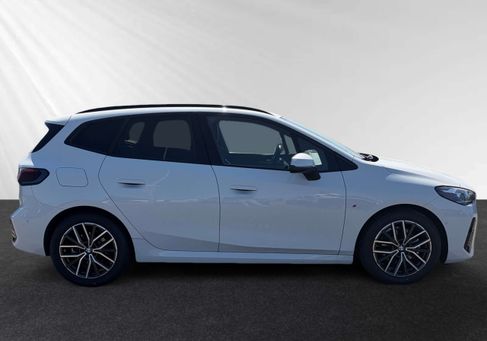 BMW 220, 2025 2