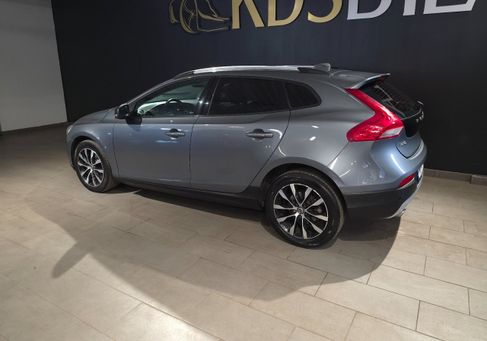 Volvo V40 Cross Country, 2019 3
