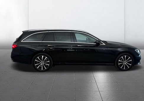 Mercedes-Benz E 300, 2023 3