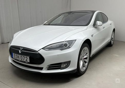 Tesla Model S, 2015