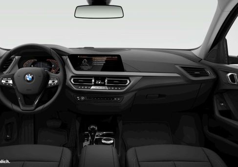 BMW 118, 2023