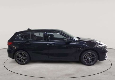 BMW 118, 2021