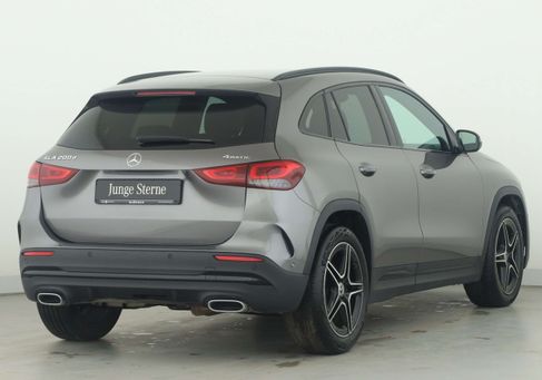 Mercedes-Benz GLA 200, 2021