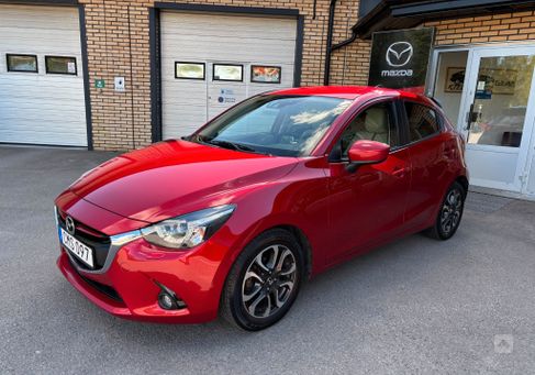 Mazda 2, 2015
