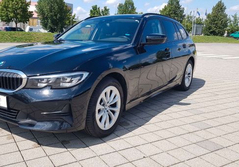 BMW 318, 2022