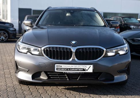 BMW 330, 2021