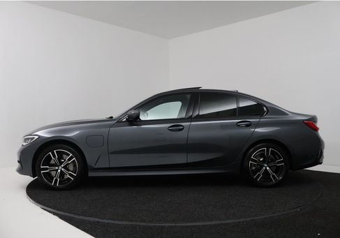 BMW 330, 2019 3