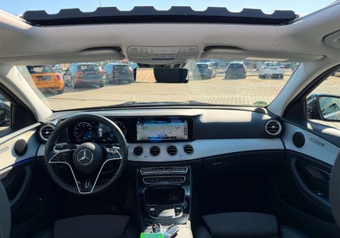 Mercedes-Benz E 300, 2020 3