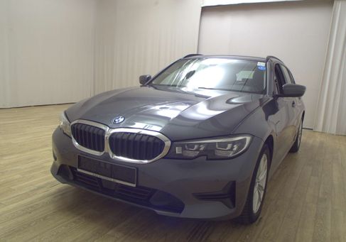 BMW 330, 2022