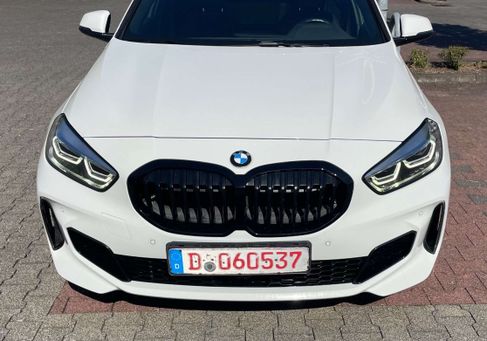 BMW 118, 2022