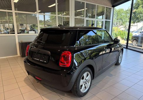 MINI ONE, 2020 3