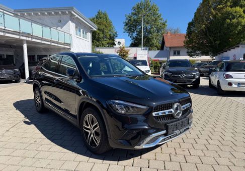 Mercedes-Benz GLA 200, 2024 3
