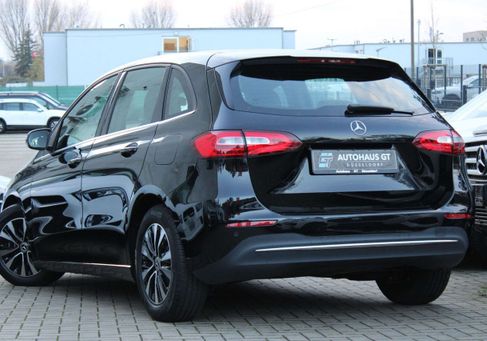 Mercedes-Benz B 180, 2022